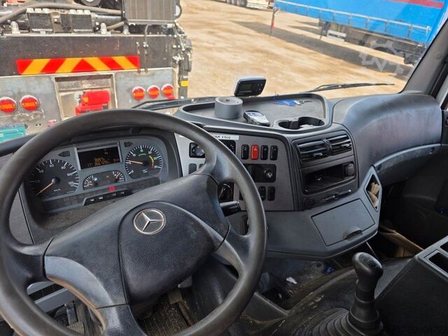 Swap body truck MERCEDES-BENZ 1524 BDF mit Klima, Ladebordwand, 2 x Bett
