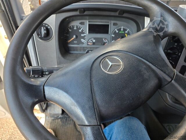 Swap body truck MERCEDES-BENZ 1524 BDF mit Klima, Ladebordwand, 2 x Bett