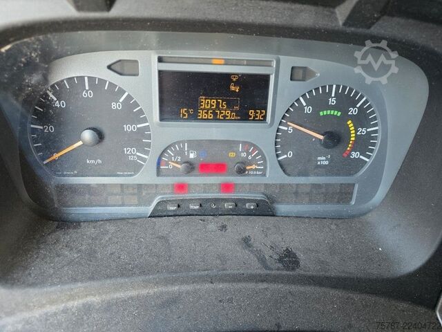 Swap body truck MERCEDES-BENZ 1524 BDF mit Klima, Ladebordwand, 2 x Bett