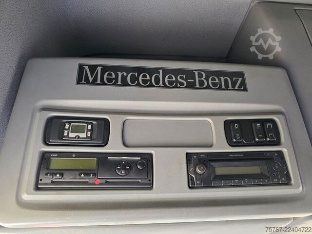 Swap body truck MERCEDES-BENZ 1524 BDF mit Klima, Ladebordwand, 2 x Bett