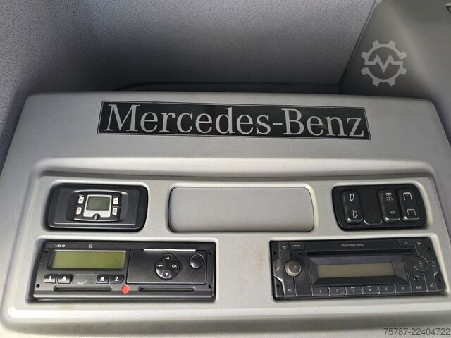 Swap body truck MERCEDES-BENZ 1524 BDF mit Klima, Ladebordwand, 2 x Bett