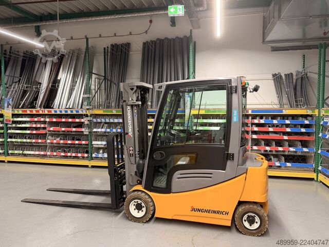 Electric 4-wheel forklift Jungheinrich EFG 320