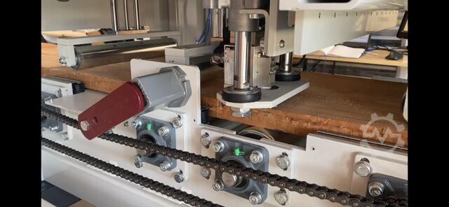 Astfixieranlage vor Hobelmaschine NET Automation AELA XKI mit künstlicher Intelligenz