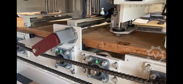 Astfixieranlage vor Hobelmaschine NET Automation AELA XKI mit künstlicher Intelligenz