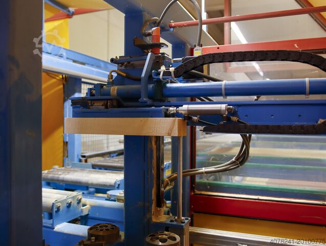 Continuous pass machining center Hundegger K2i