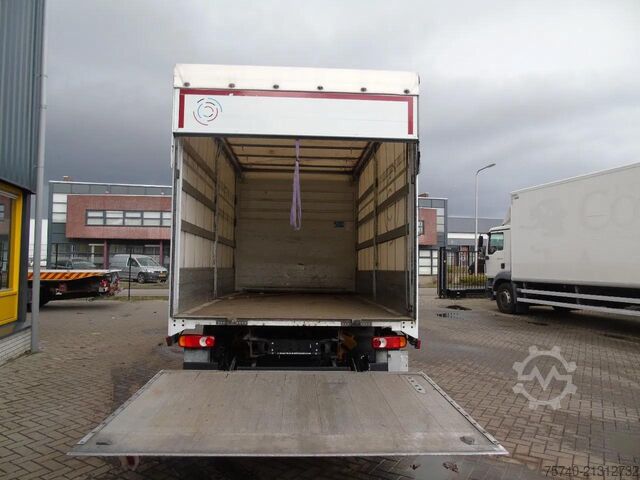 Curtain sided Renault D 8.180 + lift + euro 6 + MANUAL