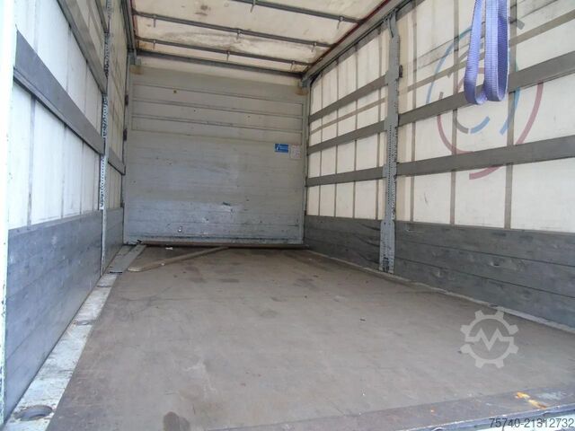 Curtain sided Renault D 8.180 + lift + euro 6 + MANUAL