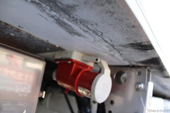 Refrigerated/freezer transport Mercedes-Benz Antos 1924 + THERMO KING 1200 + LIFT + EURO 6