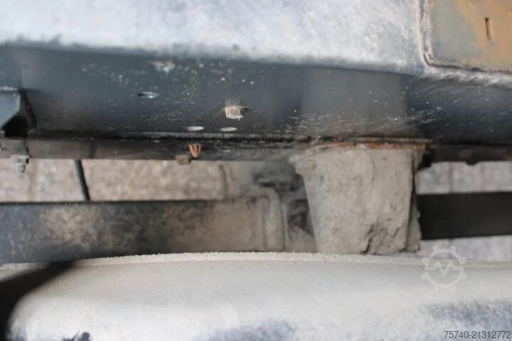 Kipper Nissan 45.13 + EURO 4 + C patent + tipper + MANUAL