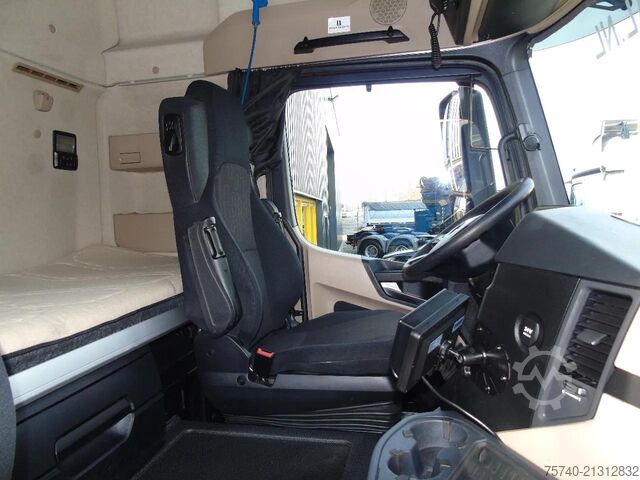 Standard tractor Mercedes-Benz Actros 1933 + SPOILER