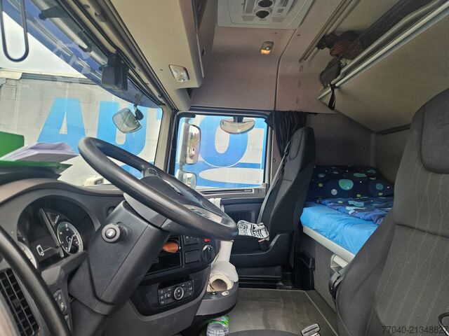 Standard tractor unit DAF XF 530 FT Space Cab