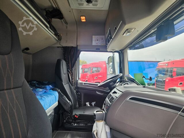 Standard tractor unit DAF XF 530 FT Space Cab