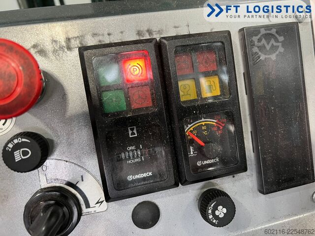 Vierwegestapler Combilift CB2500 GAS TRIPLEX 4900 FREE-LIFT CABIN