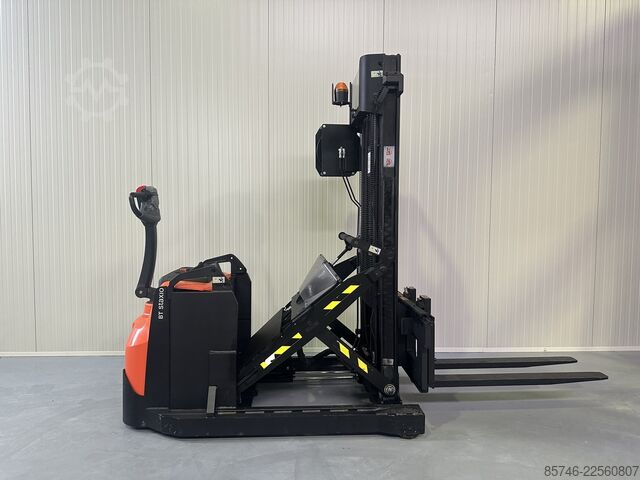 SWE 120 XR * DEMO !! REACH - MAST + Tilting Forks + Side Shift !! TOYOTA SWE 120 XR * DEMO !!  REACH - MAST  +  Tilting Forks + S.S.  !!