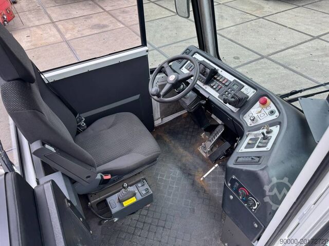 Terminal tractor Terberg YT182