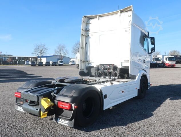 Standard tractor unit DAF XG 530 Intarder Multihydraulik Navi Standklima