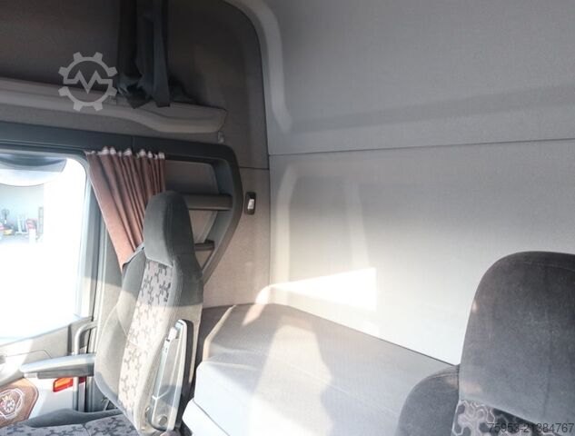 Refrigerated truck Scania R 450 6x2 TK Koffer Lenkachse Vollluft