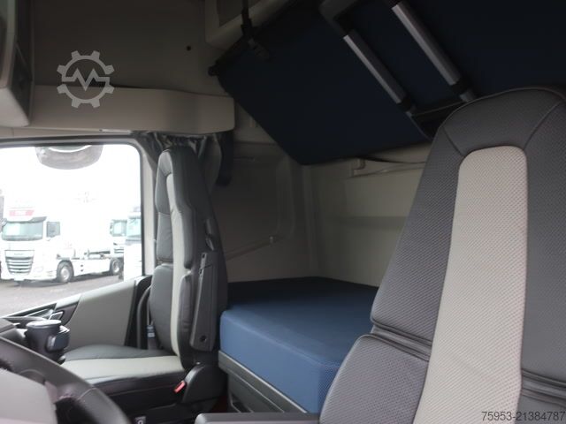 Standard tractor unit Volvo FH 500 Aero Euro 6 Globetrotter XL Leder Mikrowell