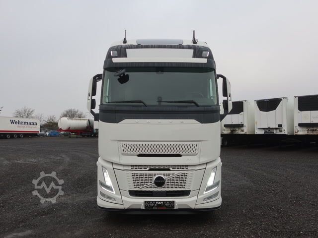 Standard tractor unit Volvo FH 500 Aero Euro 6 Globetrotter XL Leder Mikrowell