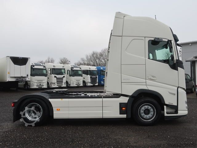 Standard tractor unit Volvo FH 500 Aero Euro 6 Globetrotter XL Leder Mikrowell