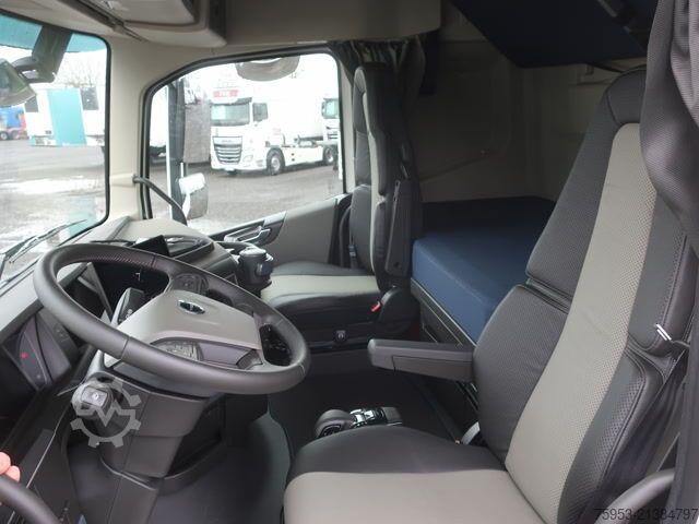 Standard tractor unit Volvo FH 500 Aero Euro 6 Globetrotter XL Leder Mikrowell