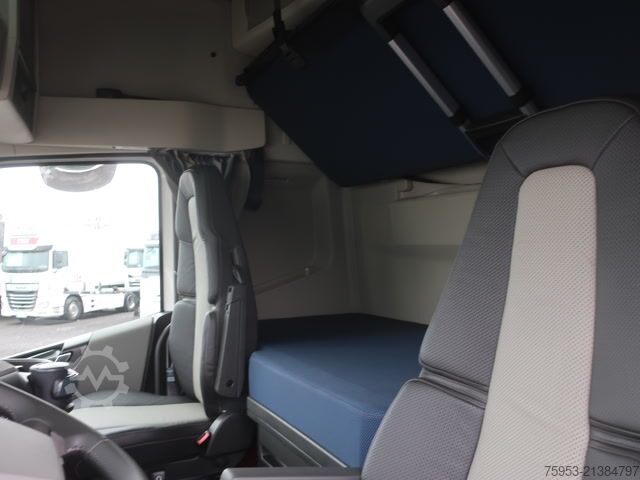 Standard tractor unit Volvo FH 500 Aero Euro 6 Globetrotter XL Leder Mikrowell