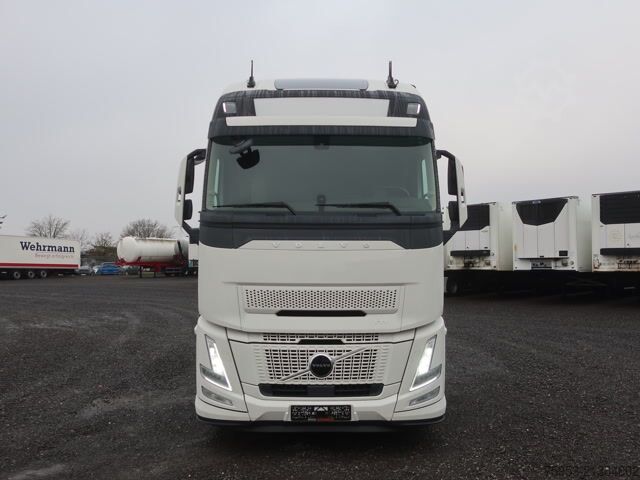 Standard tractor unit Volvo FH 500 Aero Euro 6 Globetrotter XL Leder Mikrowell