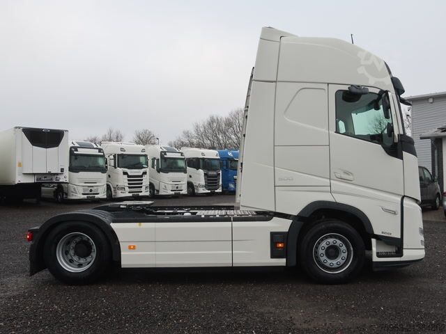 Standard tractor unit Volvo FH 500 Aero Euro 6 Globetrotter XL Leder Mikrowell