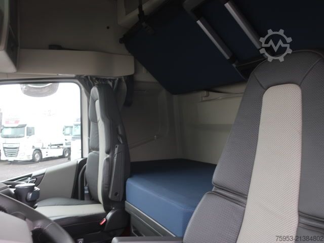 Standard tractor unit Volvo FH 500 Aero Euro 6 Globetrotter XL Leder Mikrowell