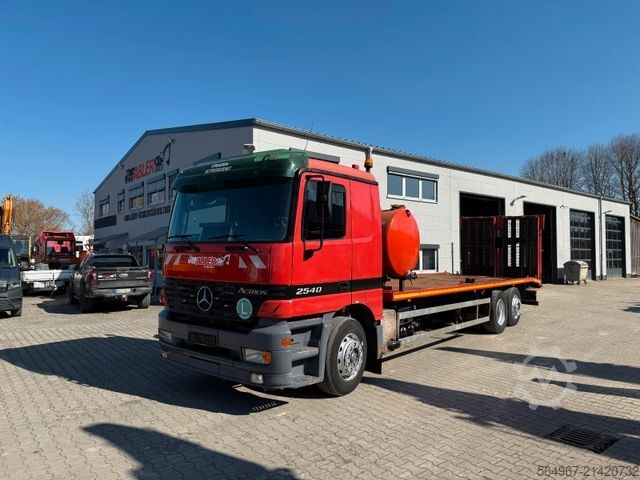 Wrecker MERCEDES-BENZ 2540 Actros Baumaschinetransporter hydr. Rampe