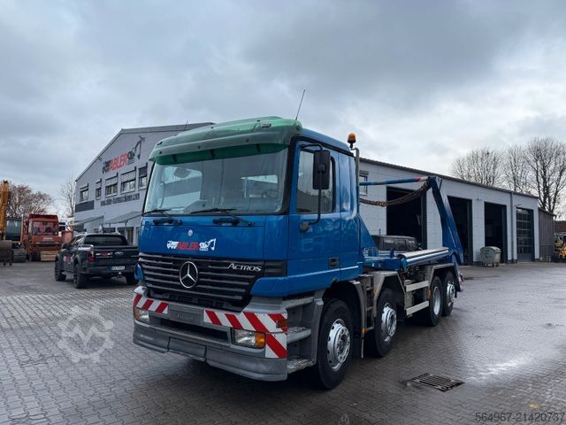 Skip truck MERCEDES-BENZ 3243 Actros MP1 Klima Retarder Funk 4-A-Absetzer