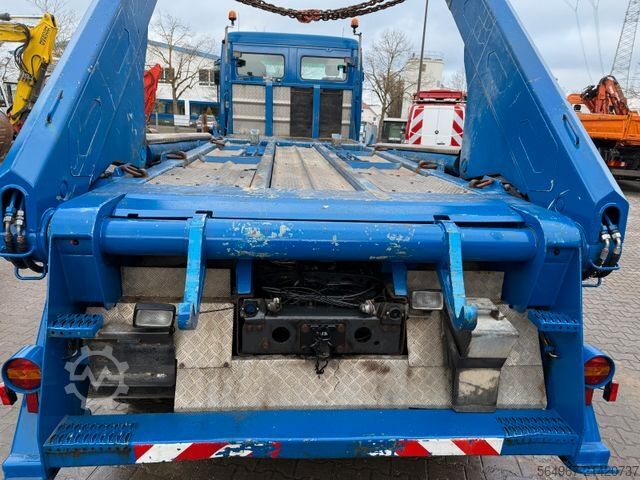 Skip truck MERCEDES-BENZ 3243 Actros MP1 Klima Retarder Funk 4-A-Absetzer