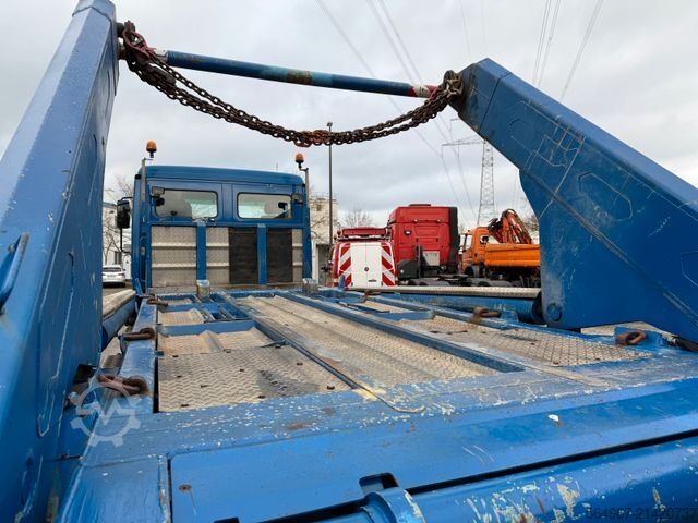 Skip truck MERCEDES-BENZ 3243 Actros MP1 Klima Retarder Funk 4-A-Absetzer