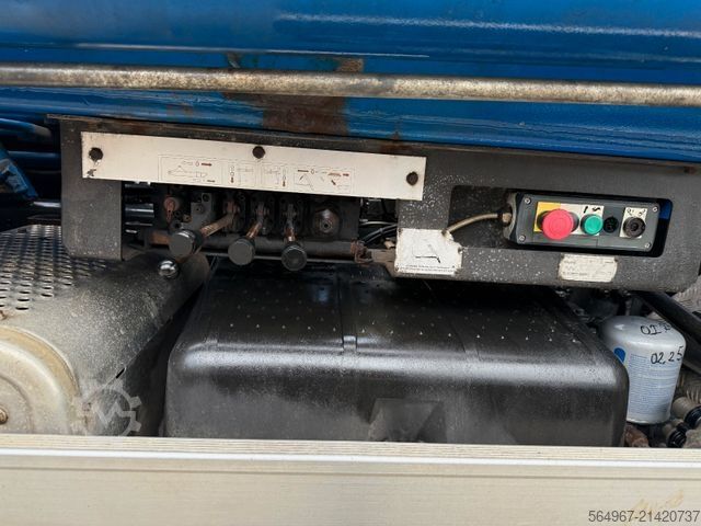 Skip truck MERCEDES-BENZ 3243 Actros MP1 Klima Retarder Funk 4-A-Absetzer