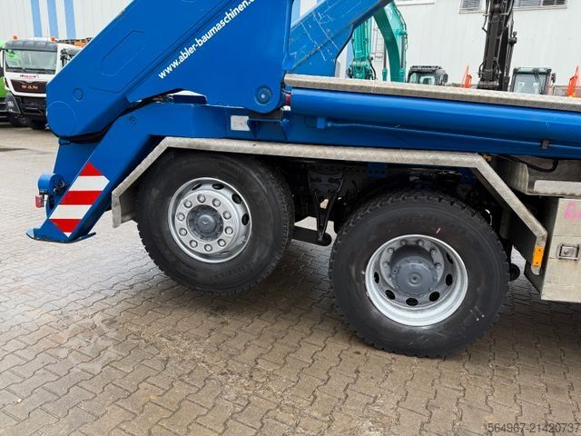 Skip truck MERCEDES-BENZ 3243 Actros MP1 Klima Retarder Funk 4-A-Absetzer