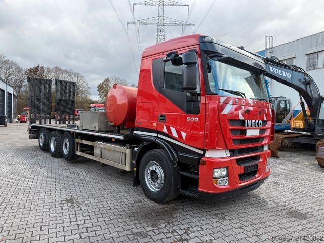 Car carrier truck IVECO AS320S50 Baumaschinentransporter hydr. Rampe