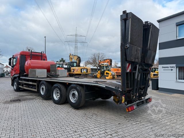 Car carrier truck IVECO AS320S50 Baumaschinentransporter hydr. Rampe