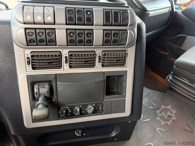 Car carrier truck IVECO AS320S50 Baumaschinentransporter hydr. Rampe