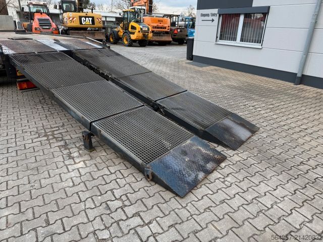 Car carrier truck IVECO AS320S50 Baumaschinentransporter hydr. Rampe