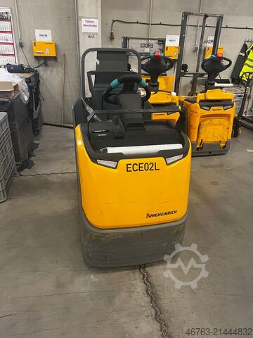 Low-lift pallet truck, horizontal order picker Jungheinrich ECE 220/225