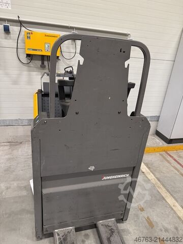 Low-lift pallet truck, horizontal order picker Jungheinrich ECE 220/225