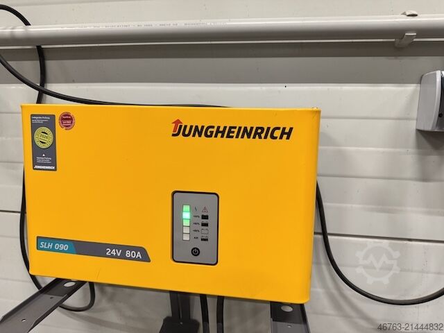 Low-lift pallet truck, horizontal order picker Jungheinrich ECE 220/225