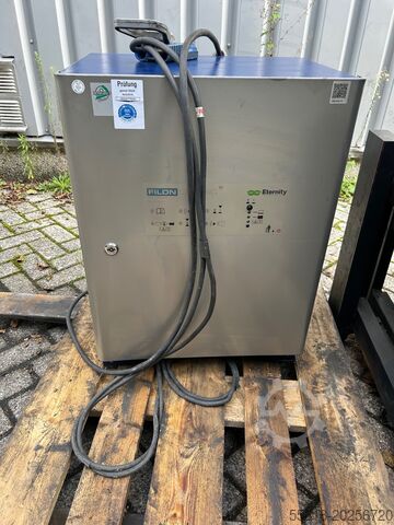 Four-wheel forklift CLARK EPX32i