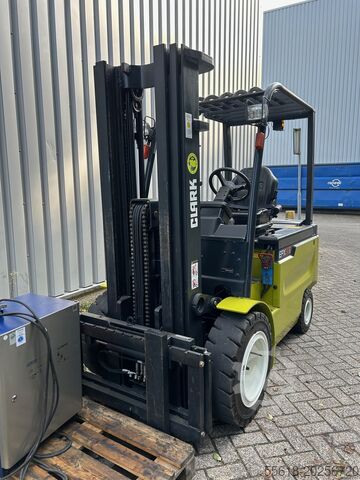 Four-wheel forklift CLARK EPX32i
