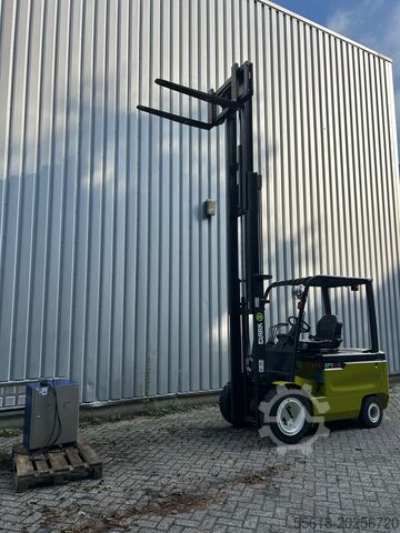 Four-wheel forklift CLARK EPX32i