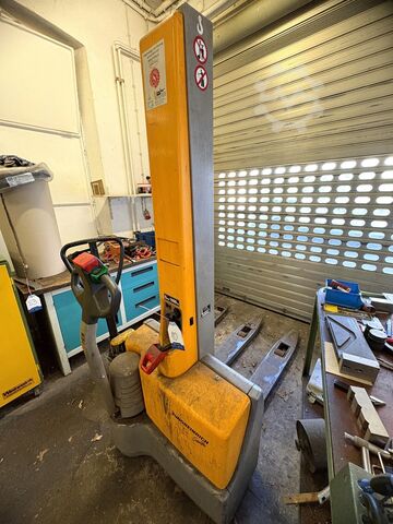 Electric pallet truck JUNGHEINRICH EMC