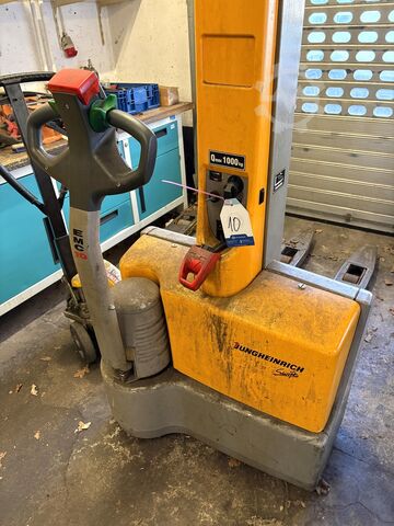 Electric pallet truck JUNGHEINRICH EMC
