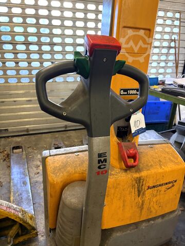 Electric pallet truck JUNGHEINRICH EMC