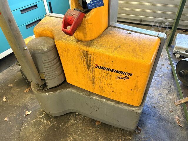 Electric pallet truck JUNGHEINRICH EMC