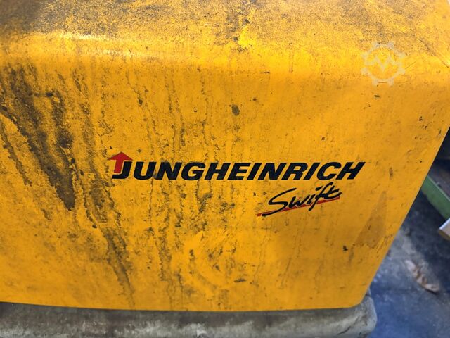 Electric pallet truck JUNGHEINRICH EMC